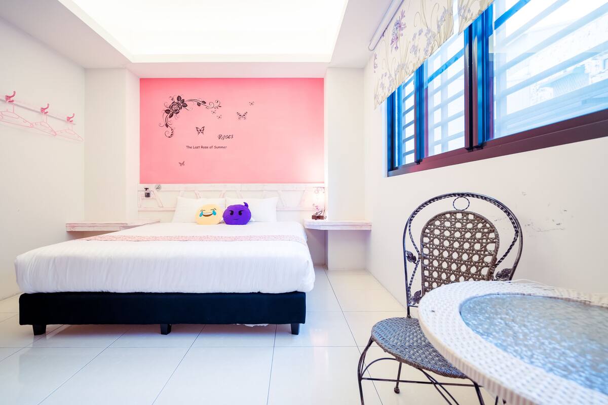 Standard Double Room, 1 Bedroom, Non Smoking, Ensuite | 1 bedroom, blackout drapes, WiFi (free), individually furnished