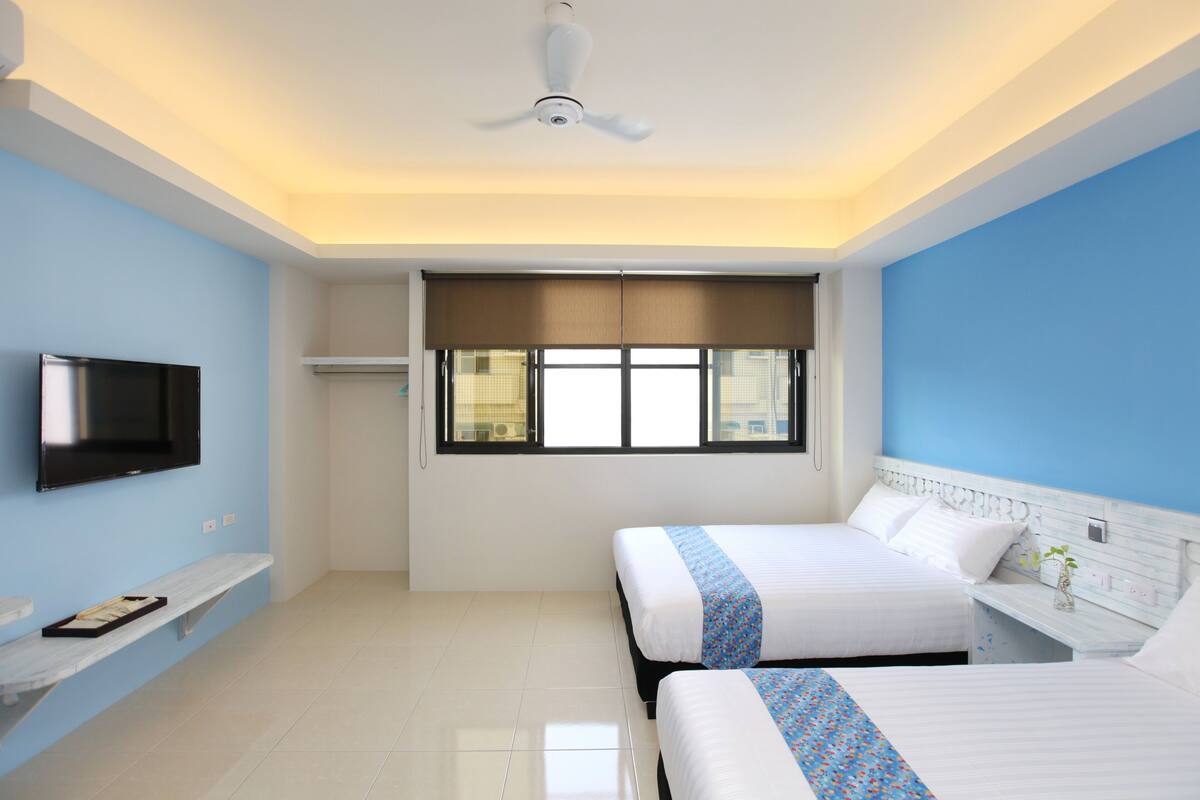 Family Quadruple Room, 2 Queen Beds, Non Smoking, Ensuite | 1 bedroom, blackout drapes, WiFi (free), individually furnished
