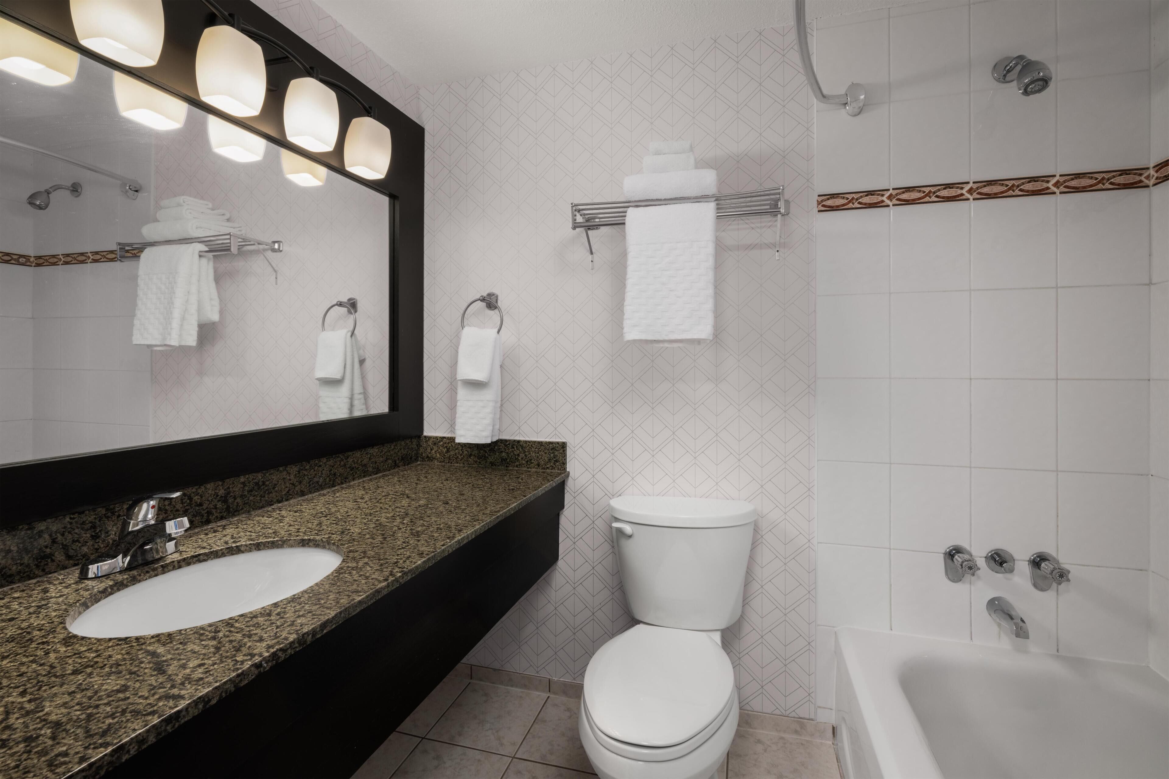 Suite, 1 King Bed, Balcony, Ocean View | Bathroom