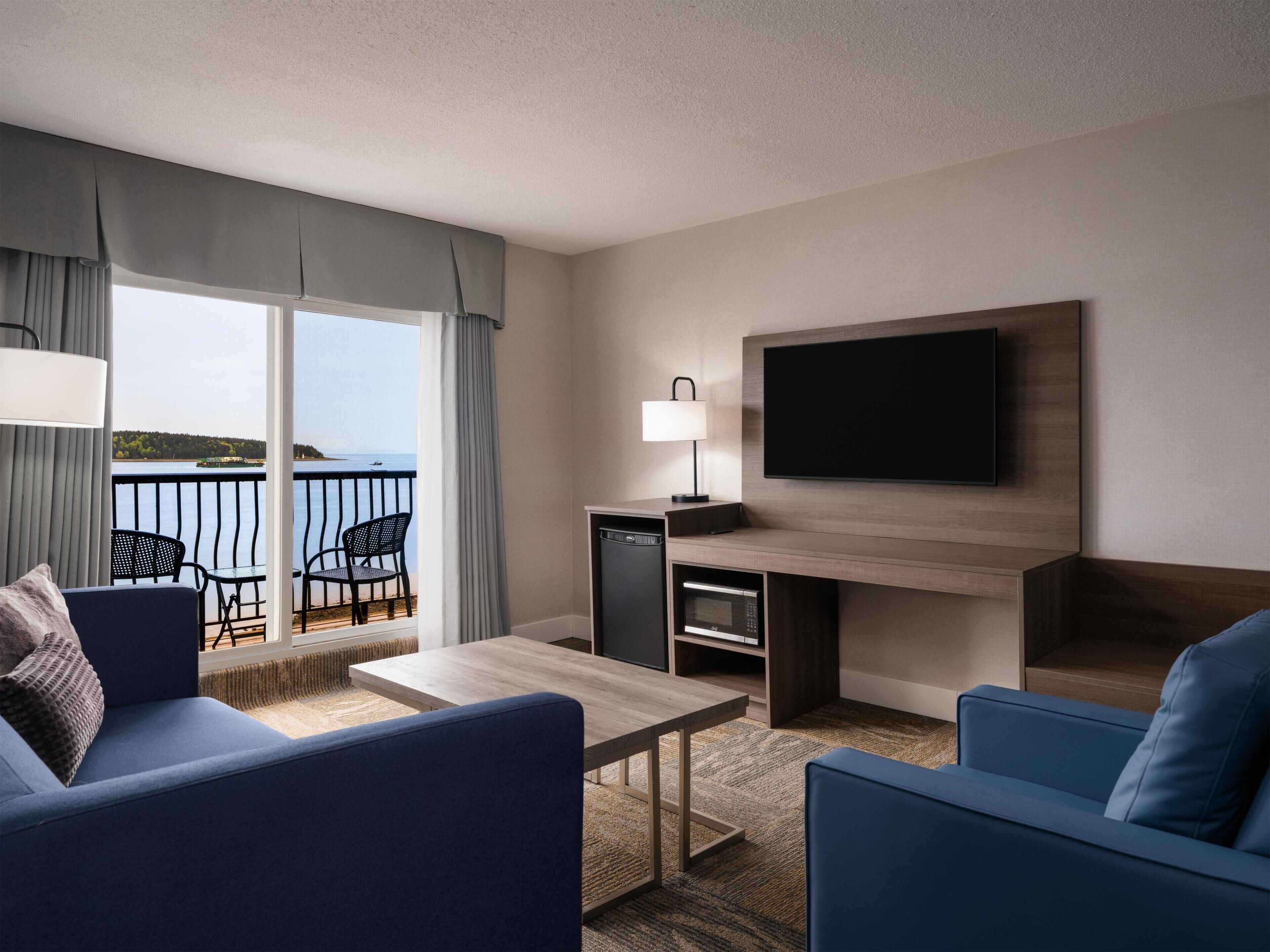 Suite, 1 King Bed, Balcony, Ocean View (Living Room;with Single Sofabed) | Iron/ironing board, free WiFi, bed sheets