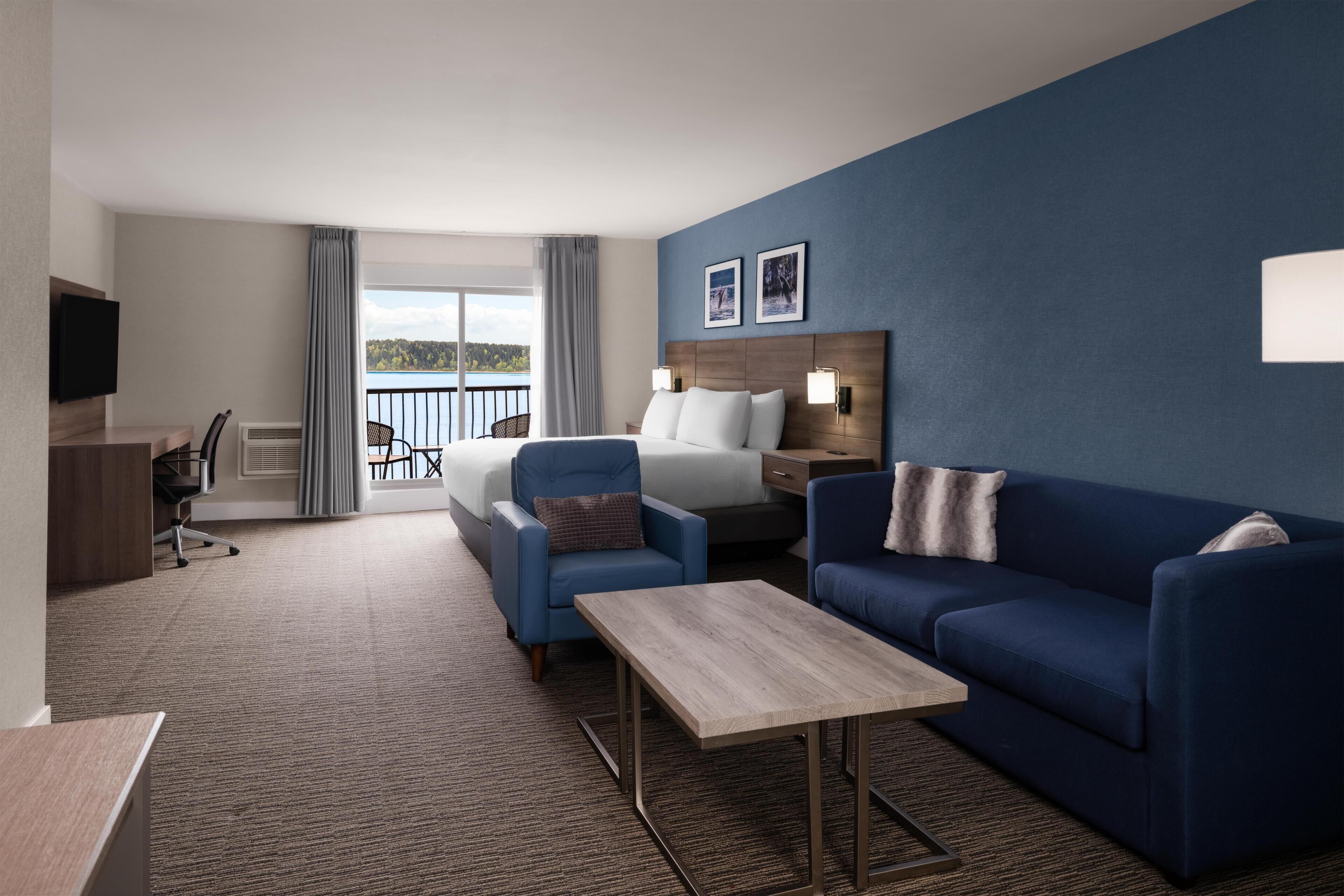Suite, 1 King Bed, Non Smoking, Balcony | Iron/ironing board, free WiFi, bed sheets