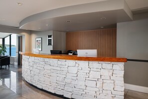 Reception - Anchor Inn & Suites, BW Signature Collection (Campbell River)
