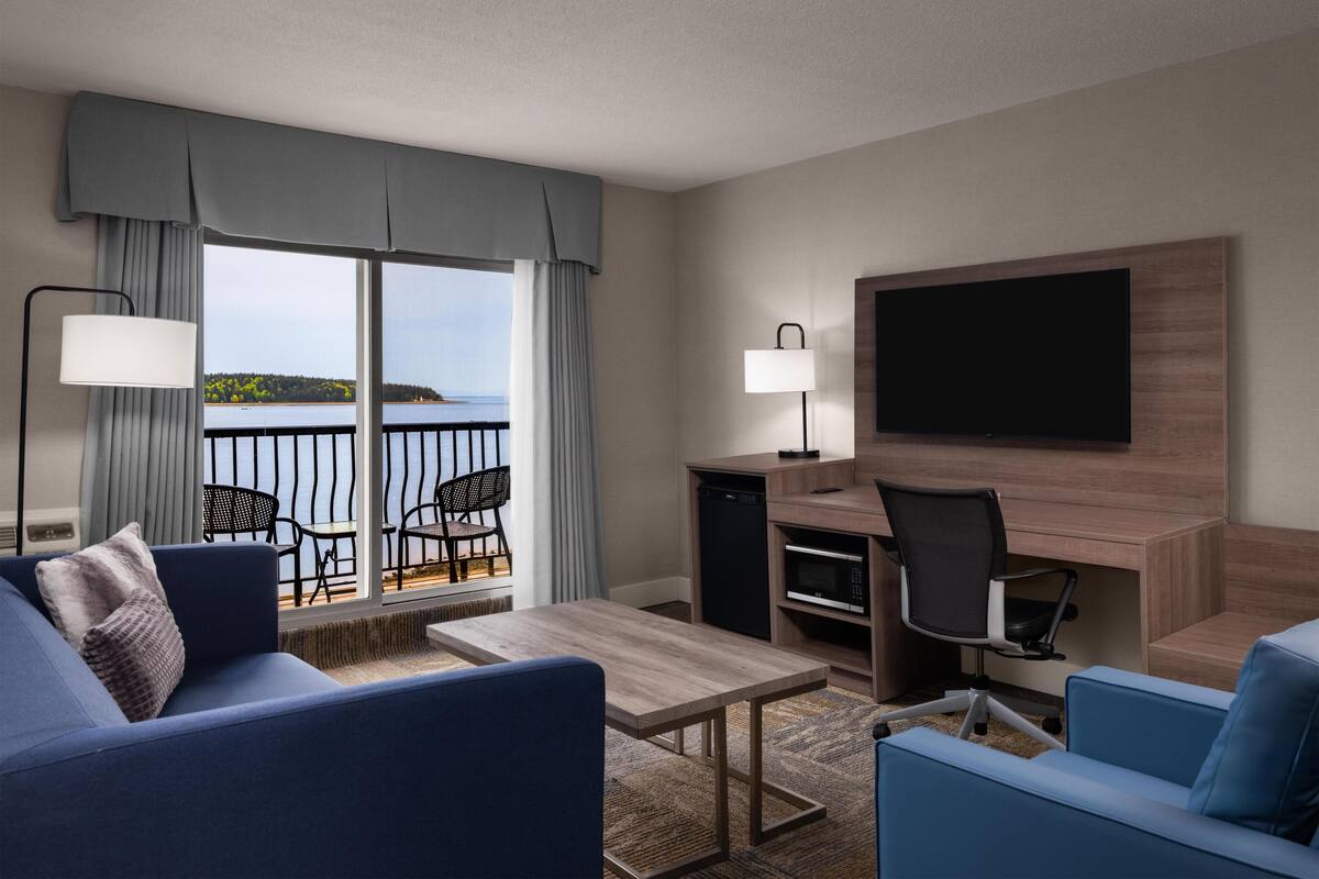 套房, 1 張特大雙人床, 無障礙, 海景 (Living Room, Full Kitchen) | 熨斗/熨衫板、免費 Wi-Fi、床單