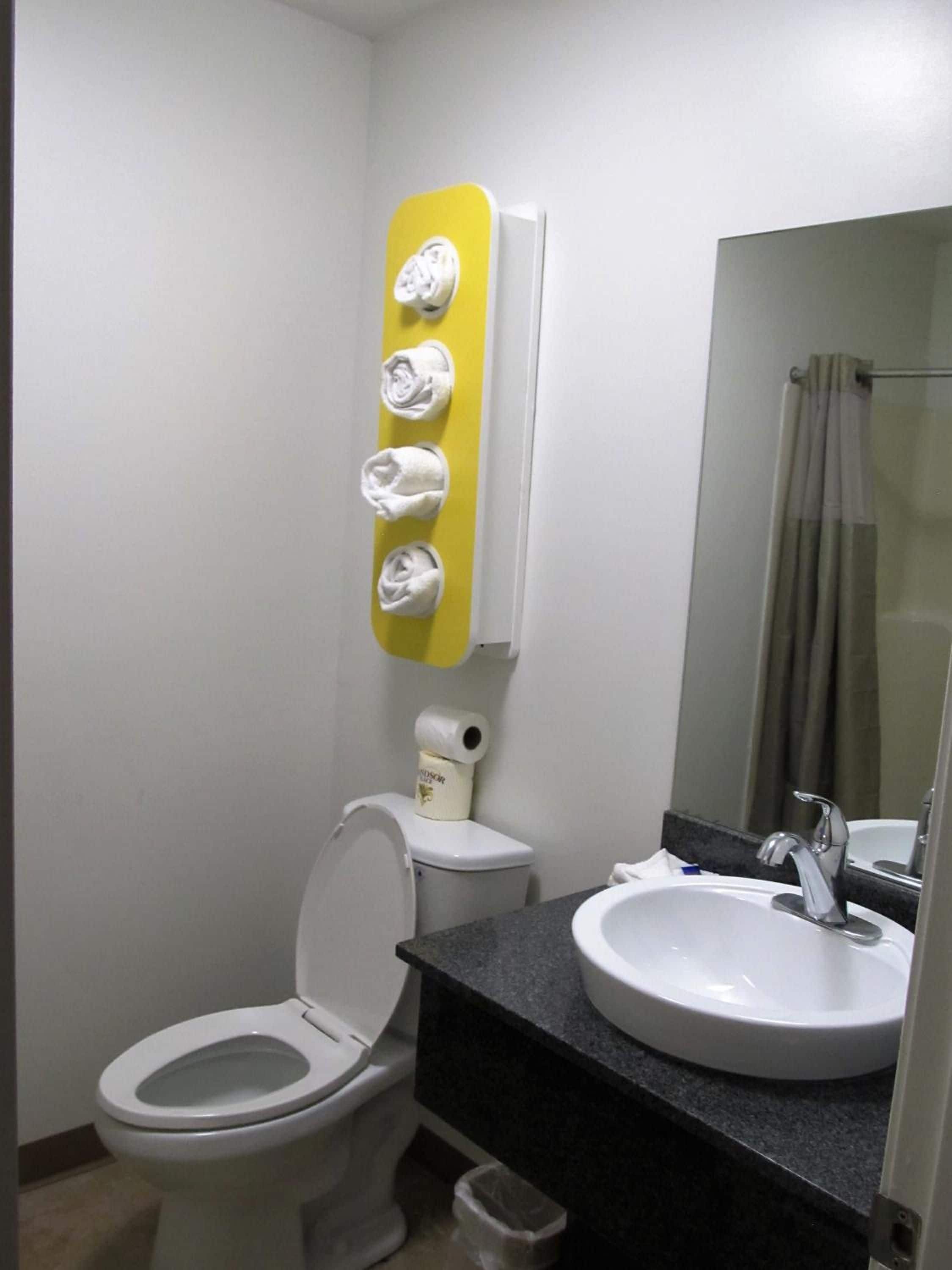 Shower, towels