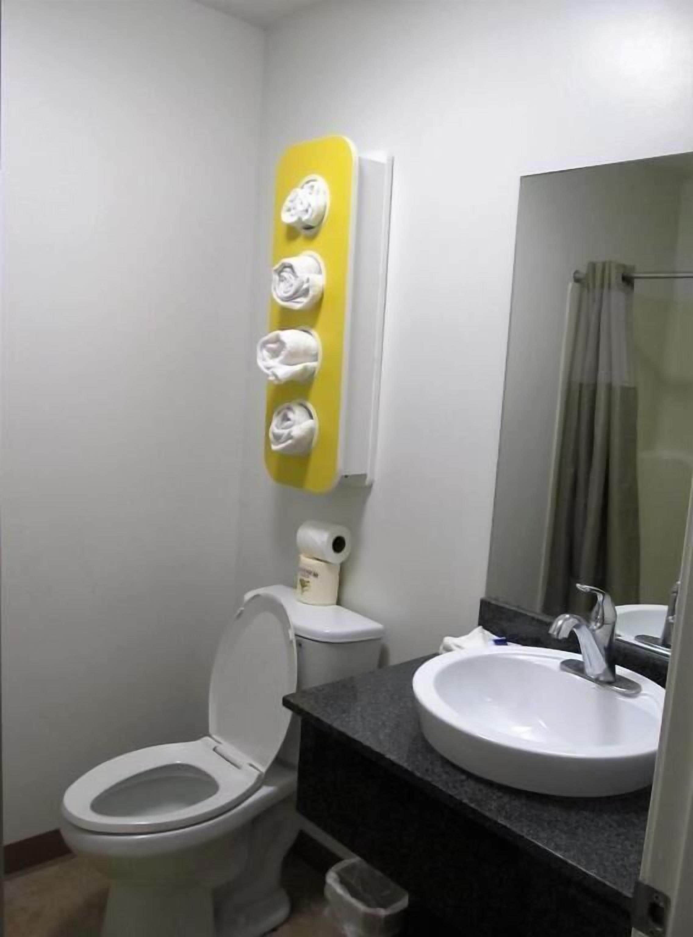 Shower, towels