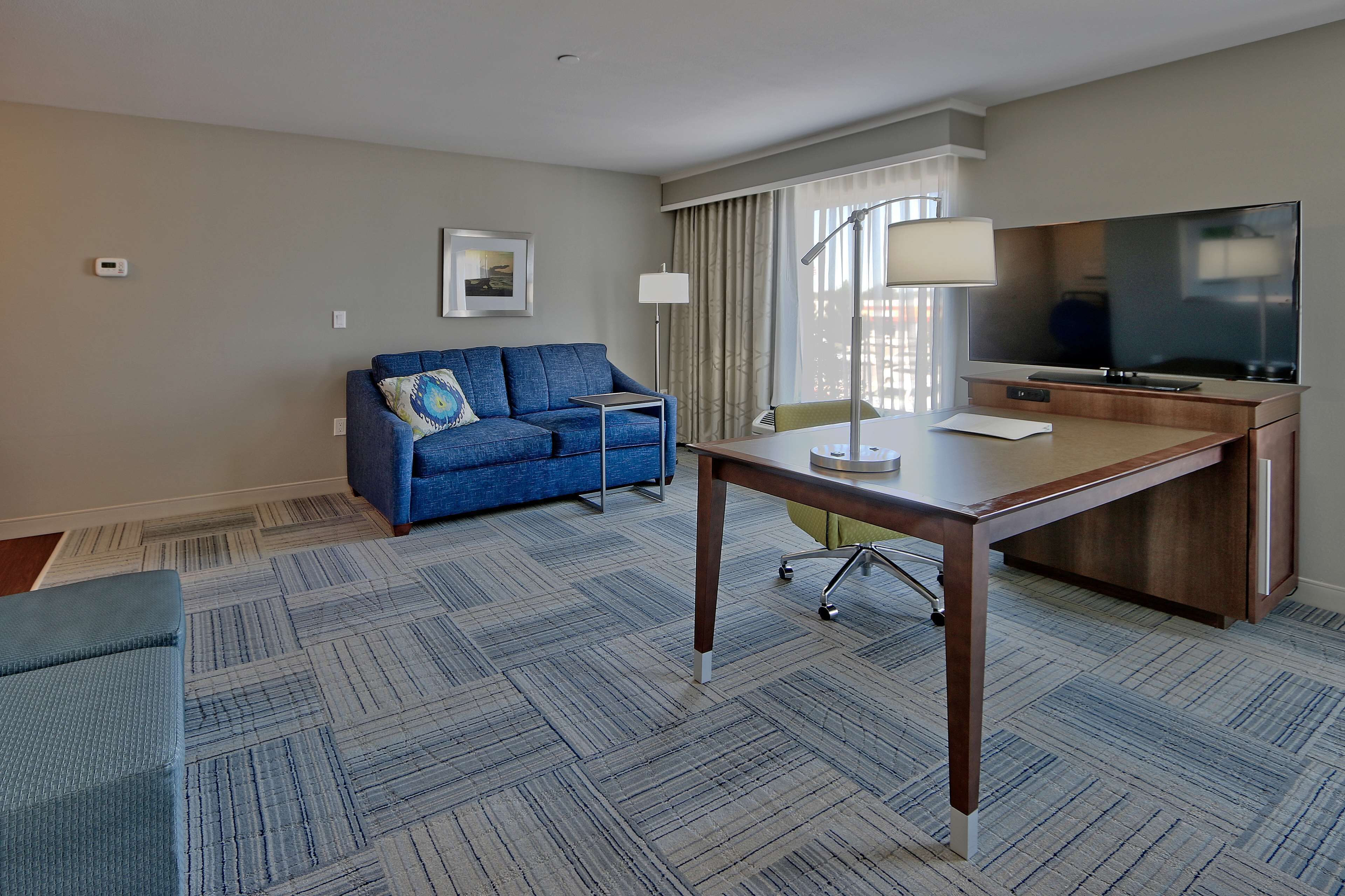 studio suite, 1 king bed, non smoking, refrigerator & microwave | living area | 42-inch lcd tv with cable channels, tv