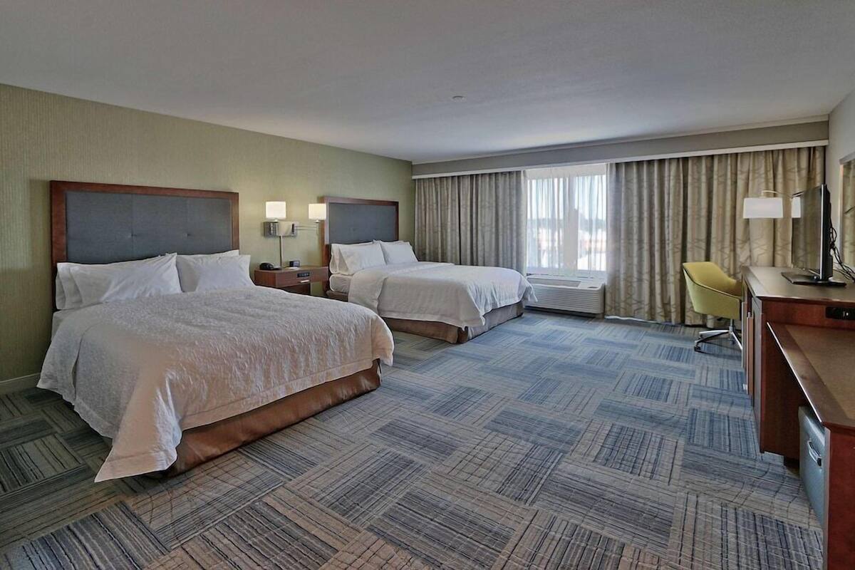Premium bedding, in-room safe, desk, blackout drapes