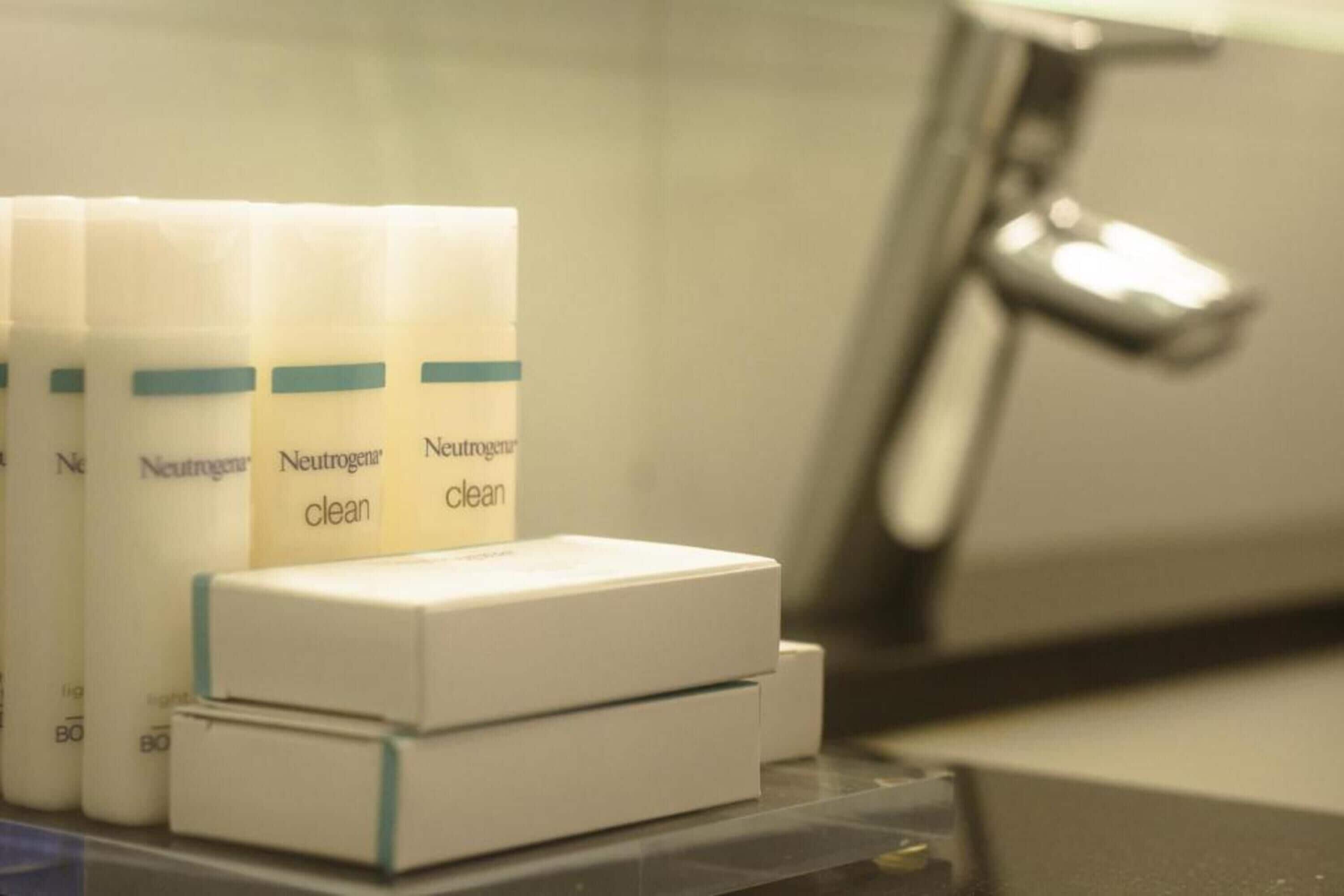 shower, bidet, towels