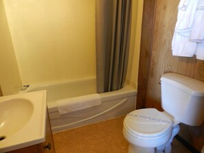 Bathroom - Lytton Hotel (Lytton)