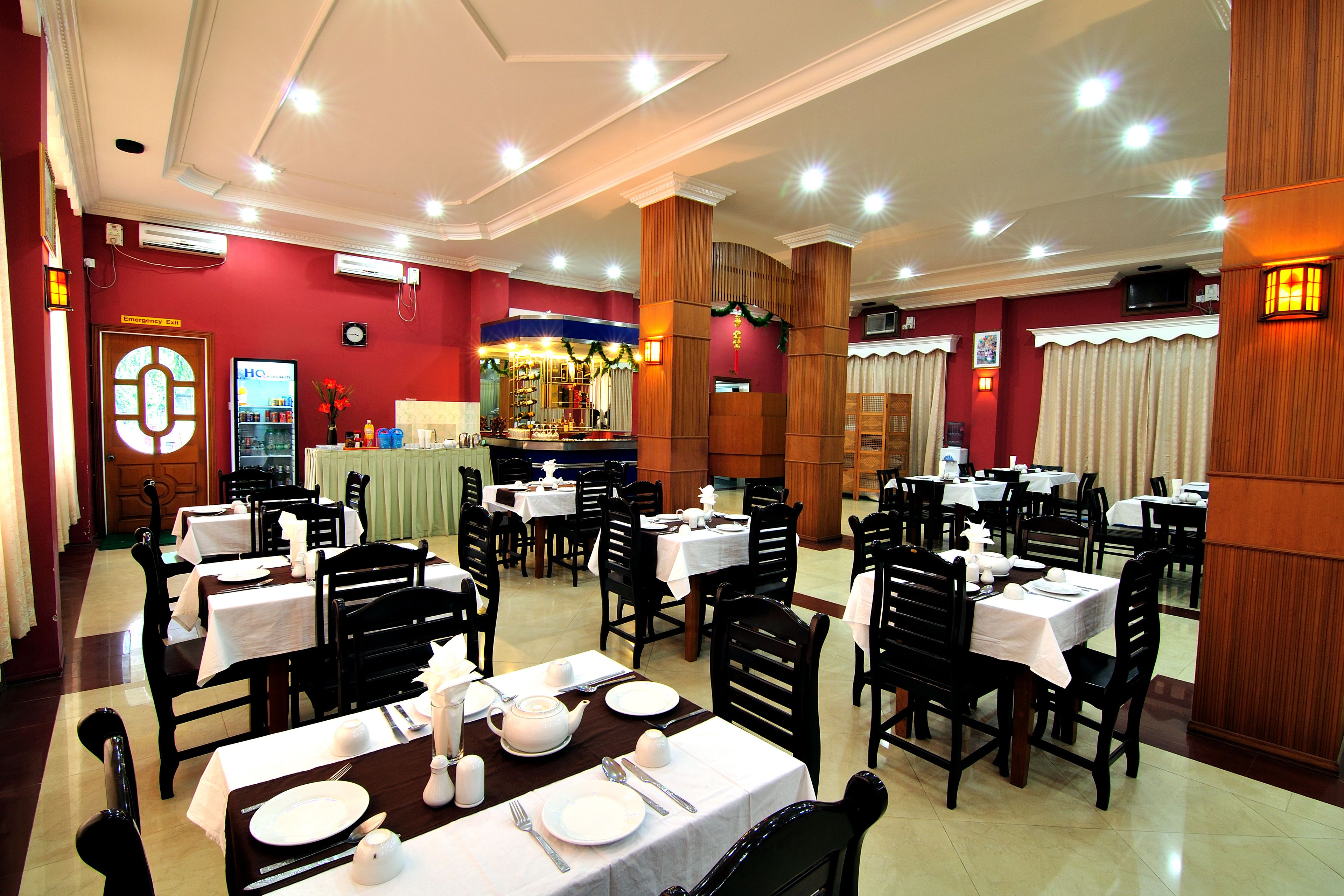 Breakfast, lunch, dinner served; Chinese cuisine 