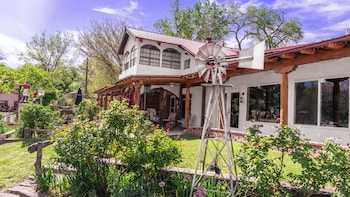 Red Horse Bed and Breakfast