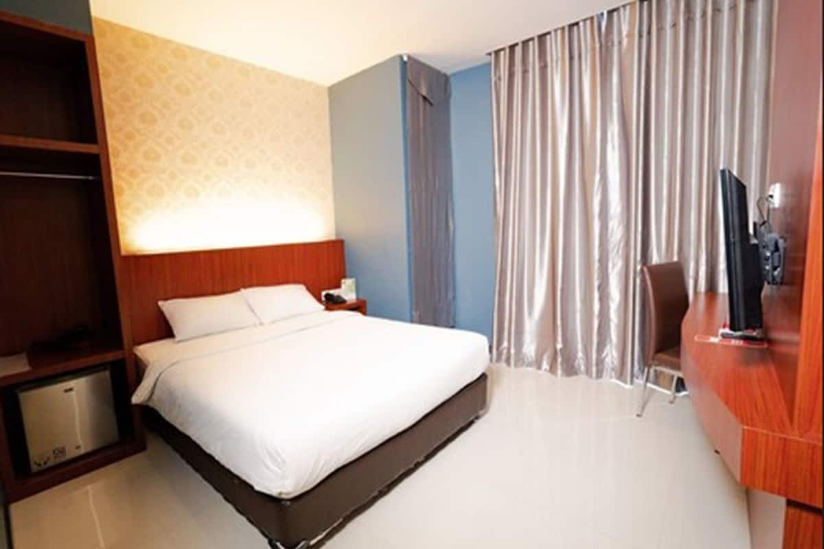 business class | desk, free wifi