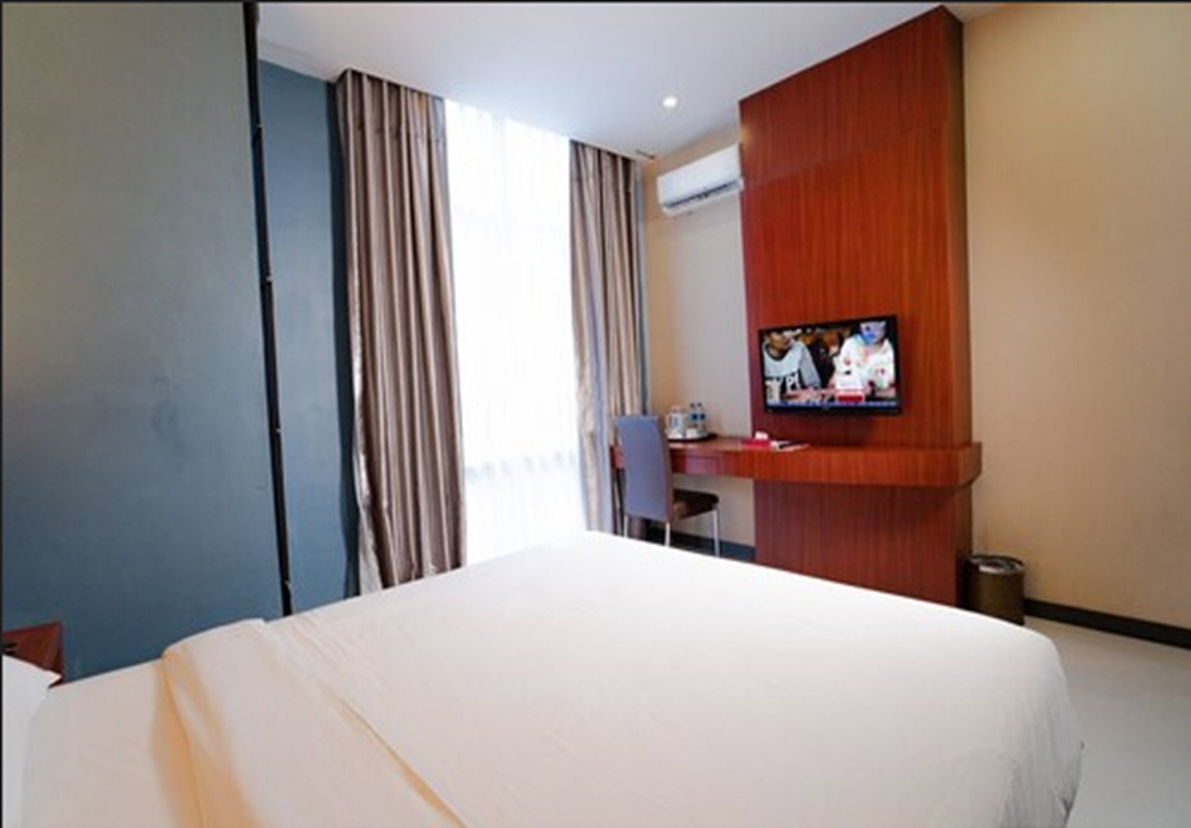 business class | desk, free wifi