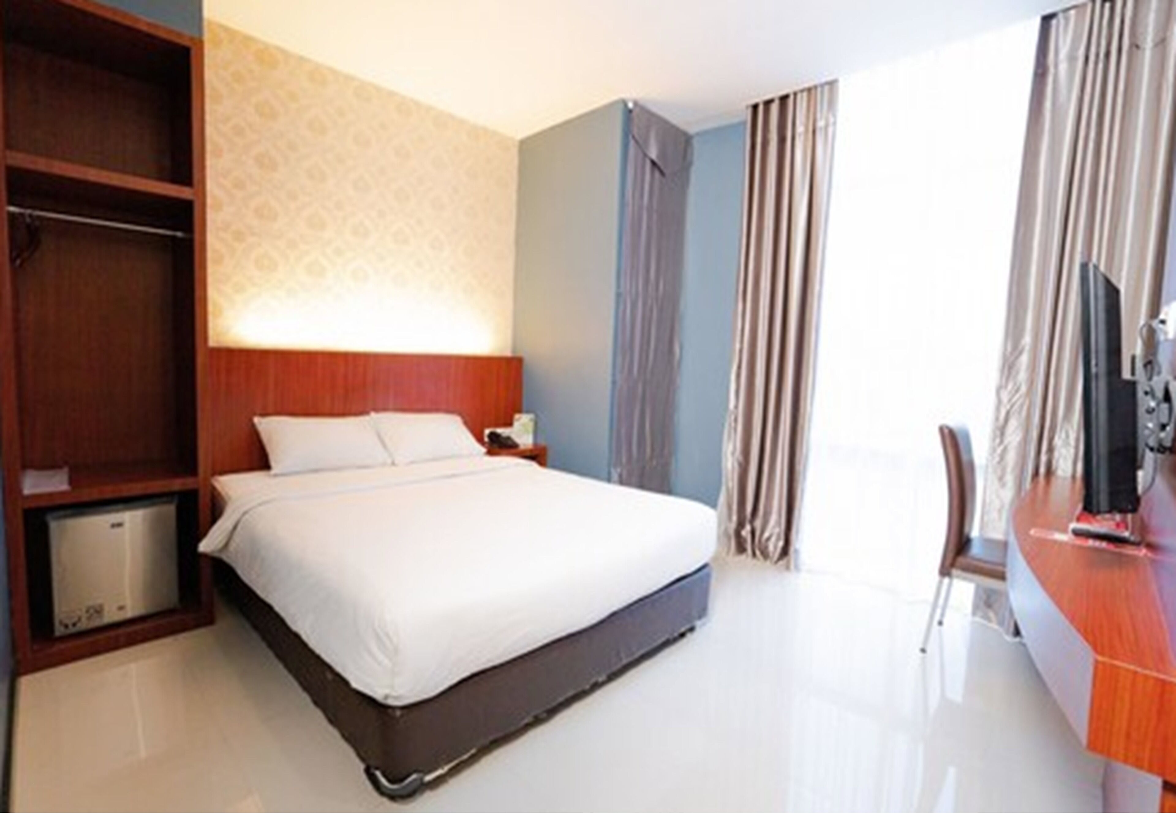 business class | desk, free wifi