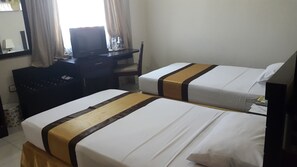 Superior Room | Desk, rollaway beds, free WiFi - Hotel Beril Nur (Makassar)