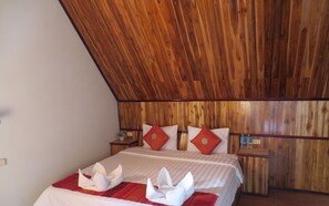 Premium bedding, desk, blackout drapes, rollaway beds - Namkhan Riverside Hotel (Luang Prabang)