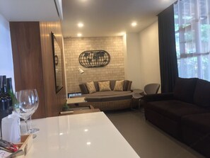 Junior-Suite | Wohnzimmer | 32-Zoll-LED-Fernseher mit Kabelempfang, Fernseher