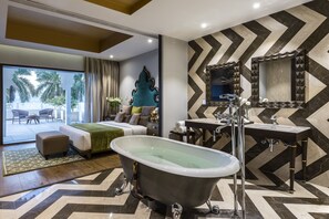 Presidential Suite, Patio, Lake View | Bathroom | Designer toiletries, hair dryer, slippers, towels - Hotel Lakend (Udaipur)