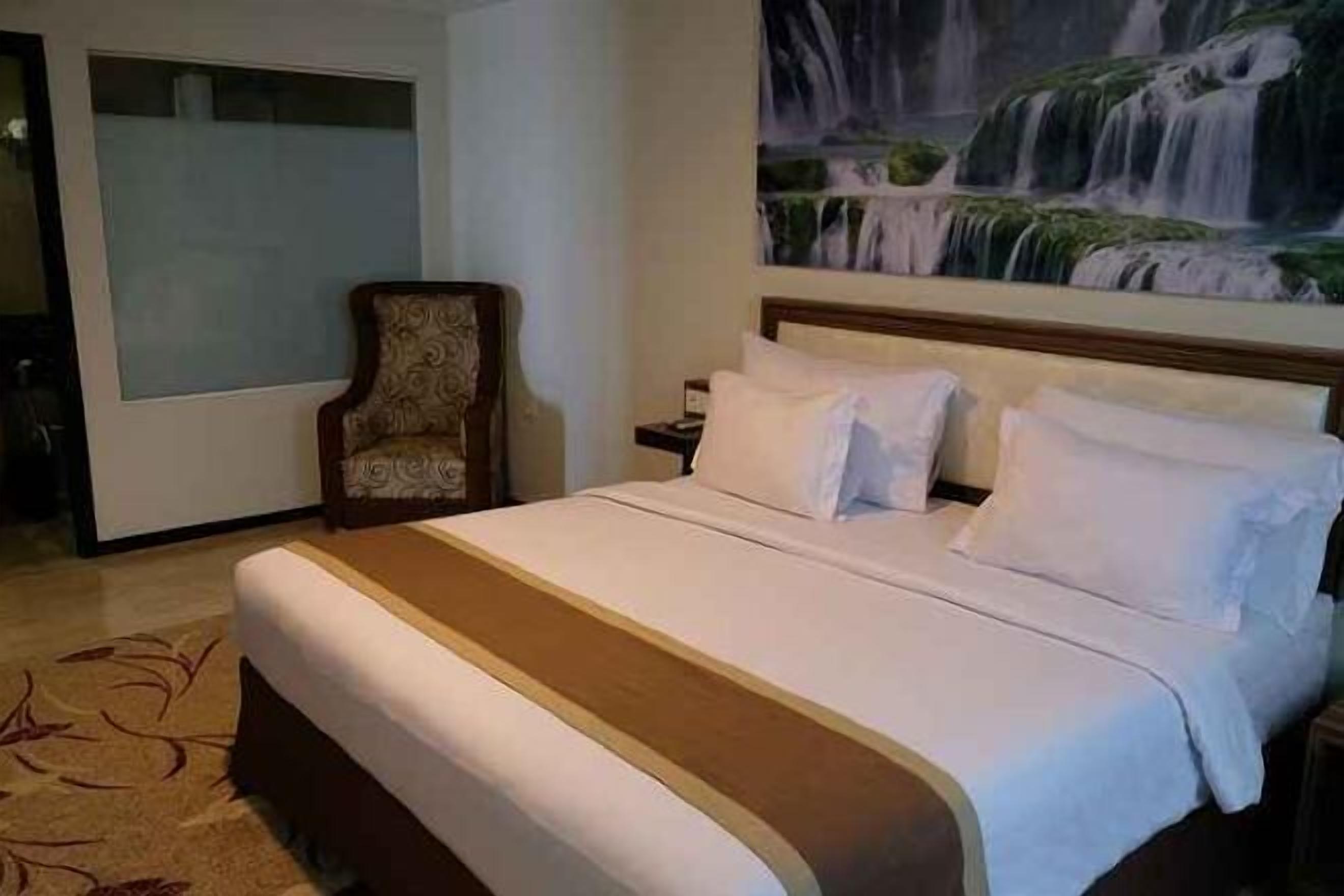 In-room safe, desk, soundproofing, free WiFi