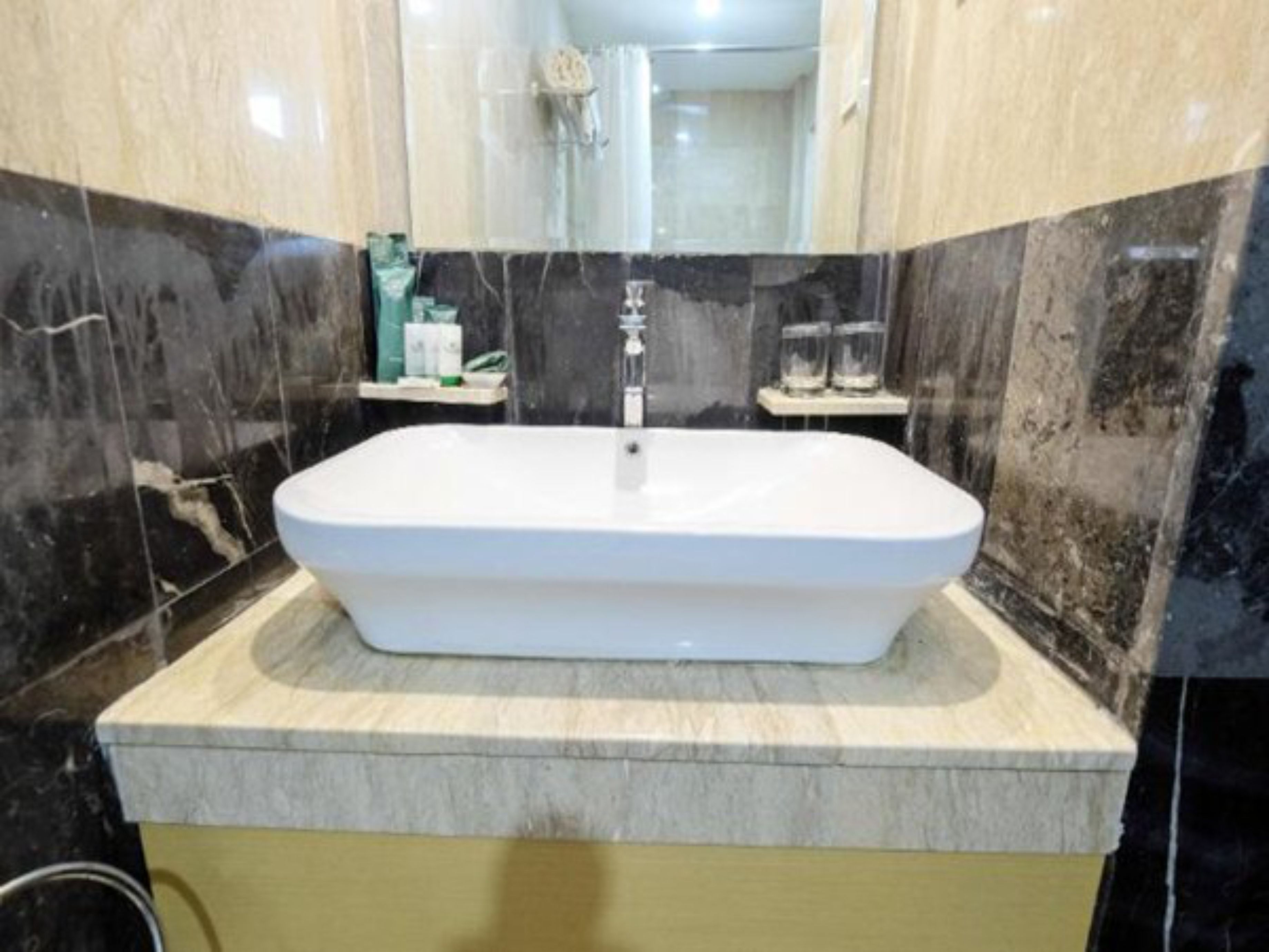 Photo - Travellers Hotel Phinisi