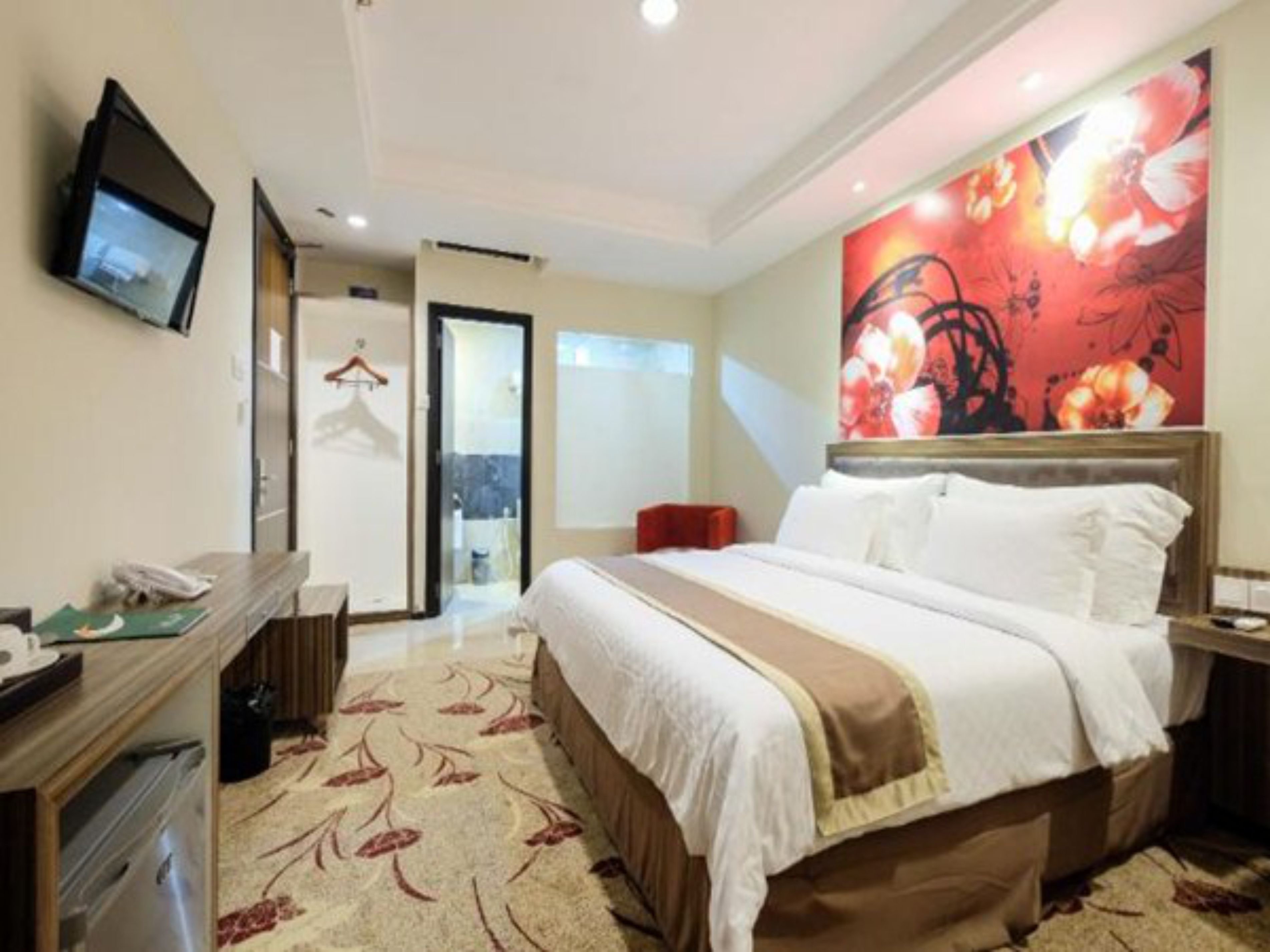 高級雙人房 | 客房內保險箱、書桌、隔音、免費無線上網