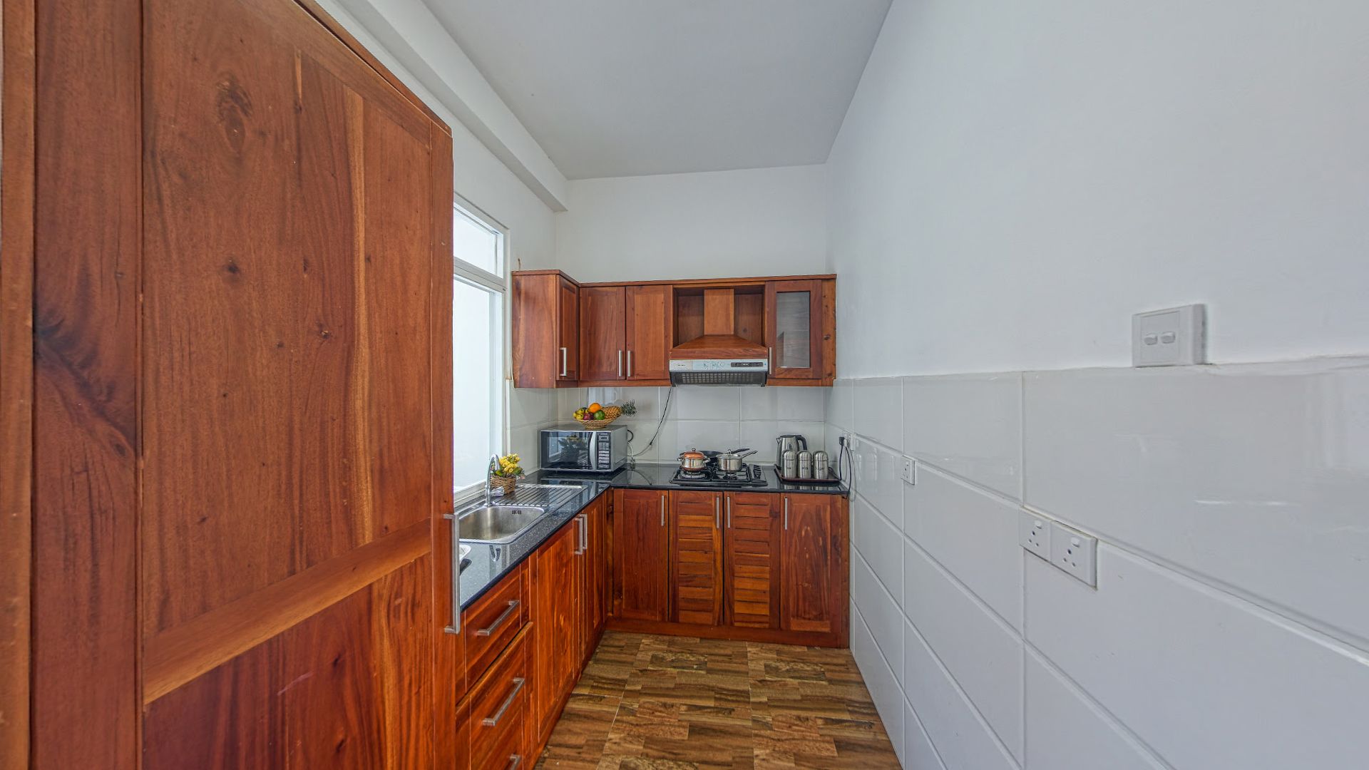 microwave, coffee/tea maker, electric kettle