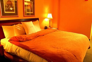Roupas de cama premium, cofres nos quartos, cortinas blackout
