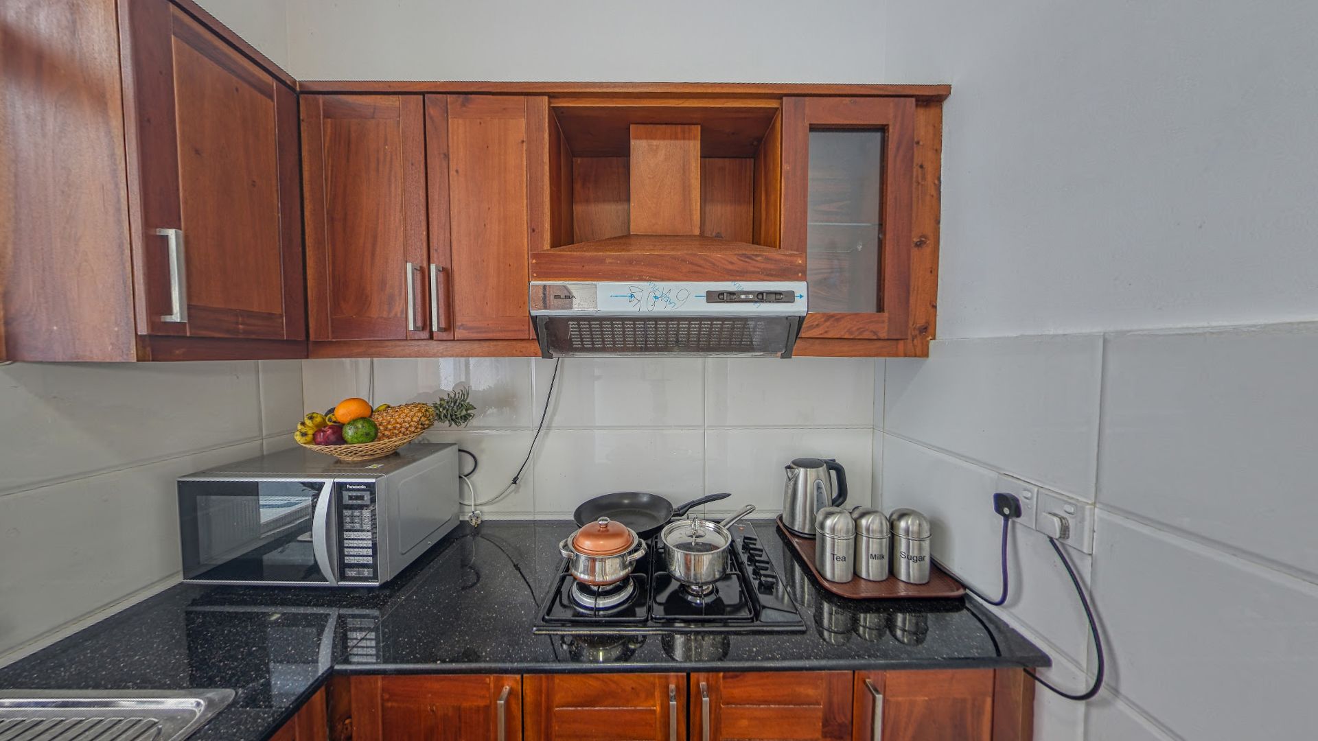 microwave, coffee/tea maker, electric kettle