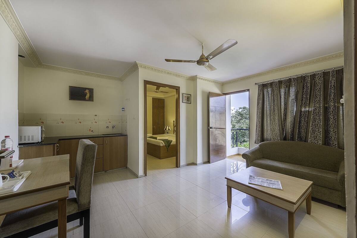 Deluxe Room, 1 Bedroom | Interior