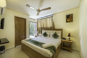 Escrivaninha, ferros/tábuas de passar roupa, Wi-Fi de cortesia