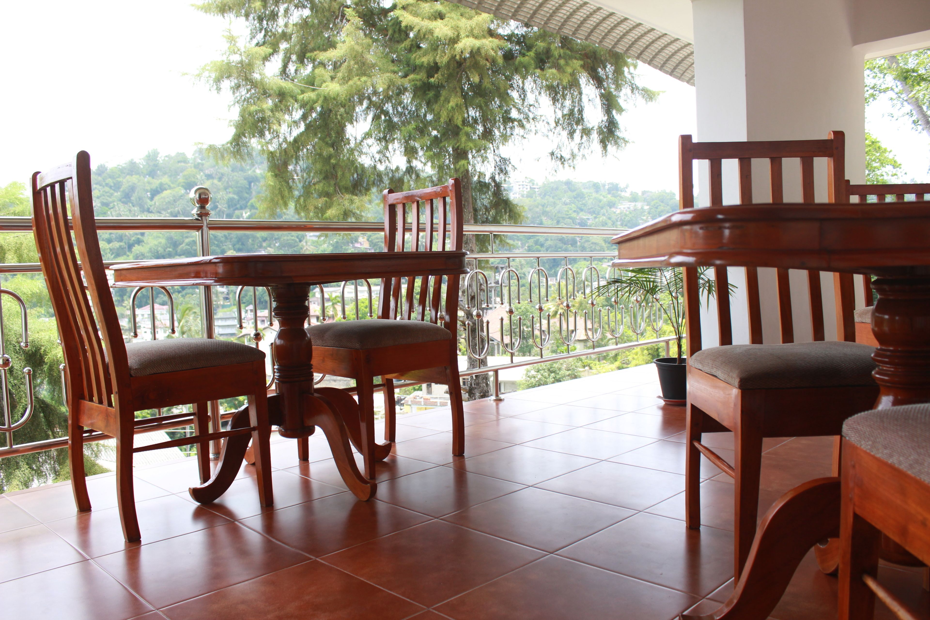 lunch and dinner served