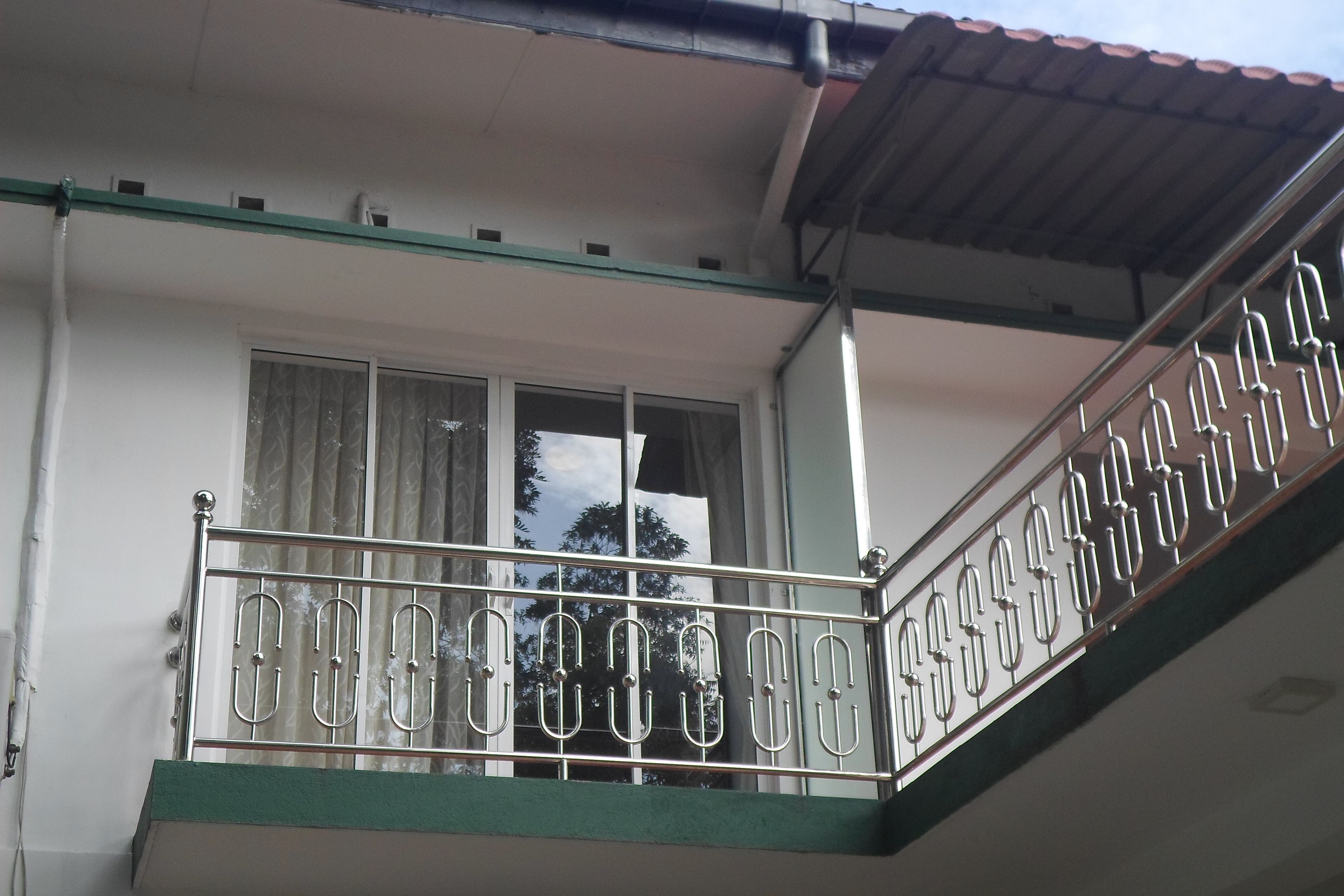 suite, balcony | balcony