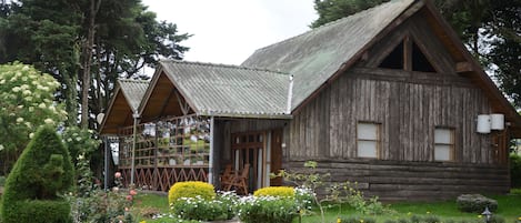 Deluxe Chalet, Lake View, Lakeside | 1 bedroom, minibar, in-room safe, desk