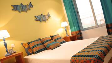 Caja de seguridad en la habitación y decoración personalizada