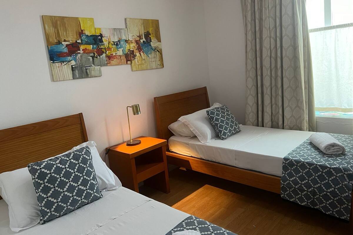 Economy Twin Room, 2 Single Beds, Shared Bathroom, City View