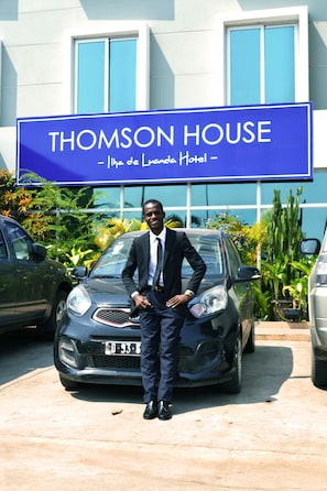 Airport shuttle - Thomson House (Luanda)