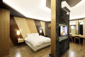 Deluxe Quadruple Room | Premium bedding, desk, rollaway beds, free WiFi
