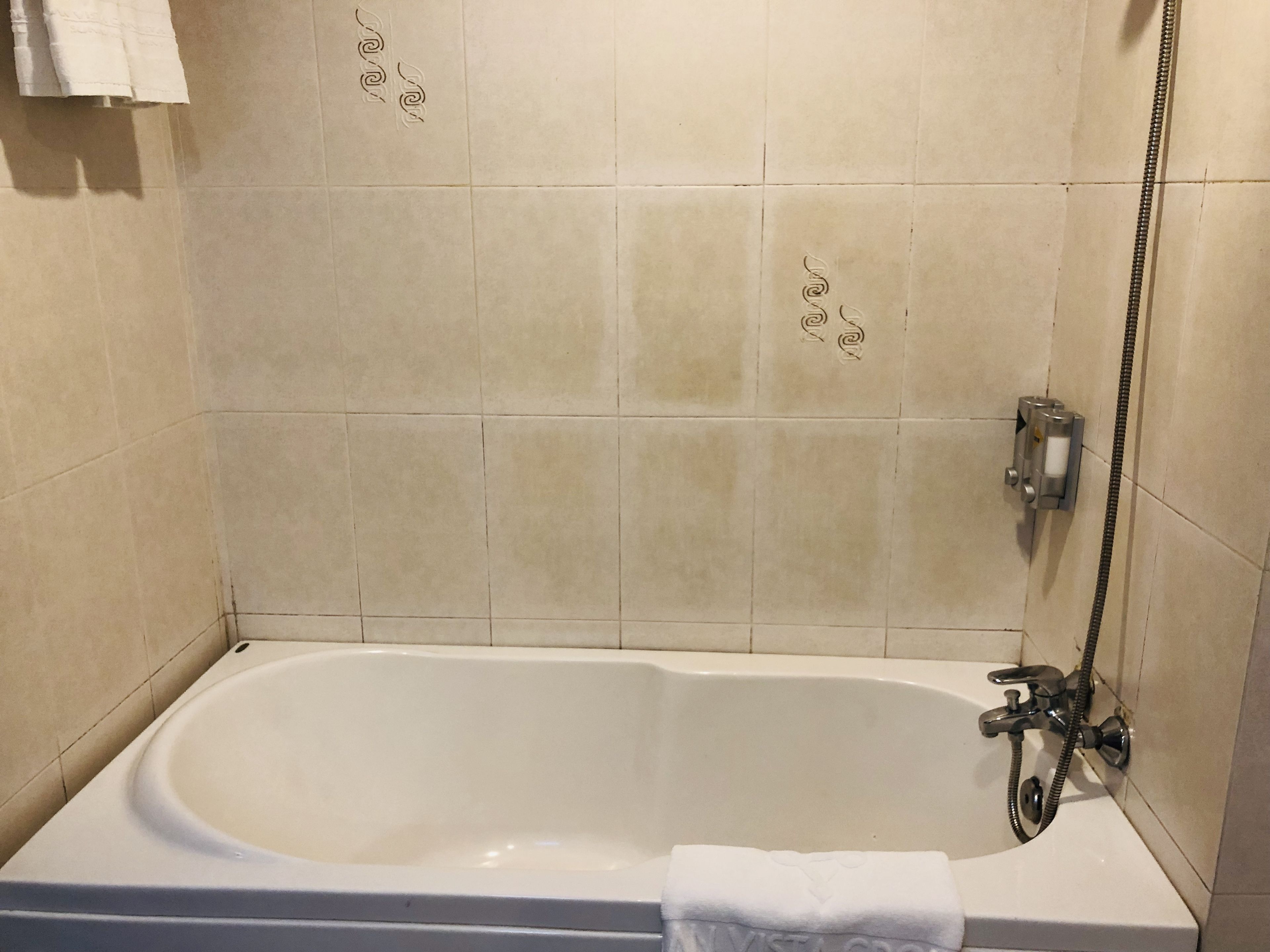 deluxe room | bathroom | free toiletries, hair dryer, slippers, towels