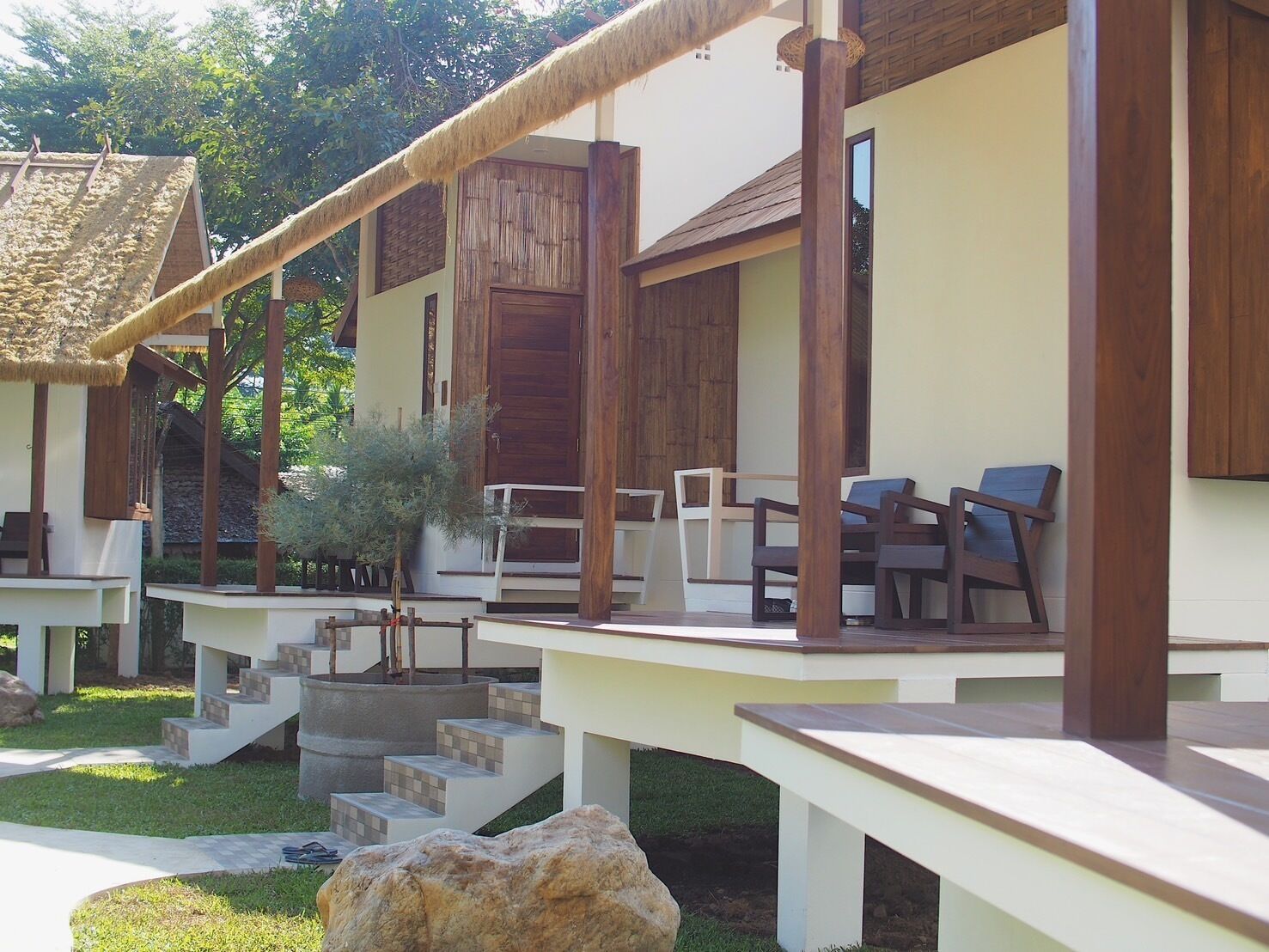 deluxe cottage | living area | smart tv