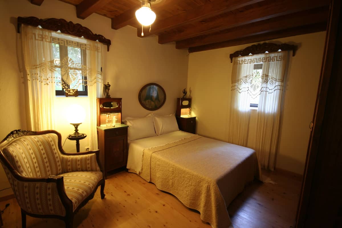 Premium bedding, iron/ironing board (on request), free WiFi