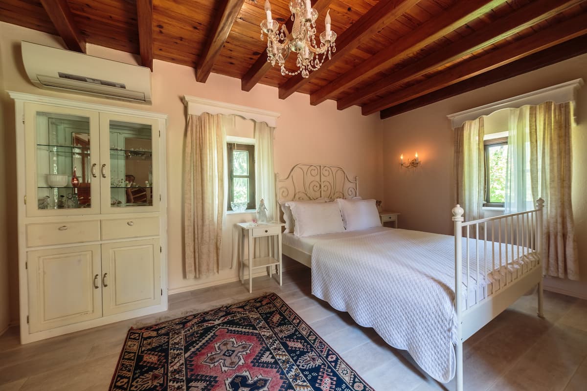 Premium bedding, iron/ironing board (on request), free WiFi