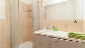 Funky Central Apartment | Bathroom | Free toiletries, towels - Czech Lofts Apartments (Prague)