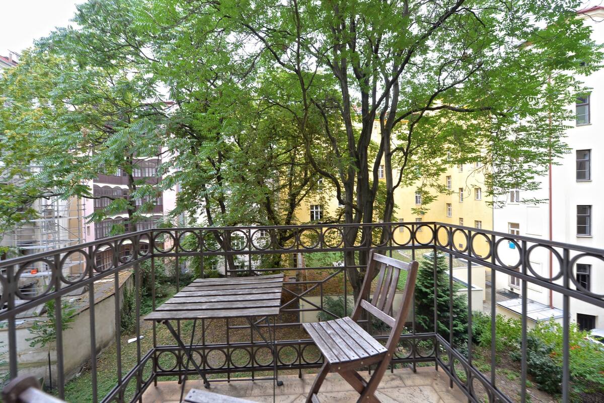 Romantic Central Studio