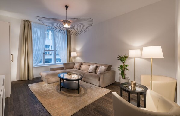 Appartement Deluxe, réfrigérateur et four à micro-ondes | Salle de séjour