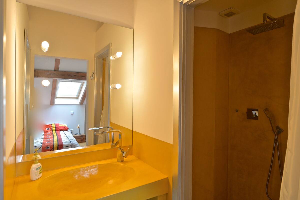 Suite Studio Design, coin cuisine | Salle de bain