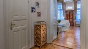 Luokittelematon kuva, 2 kautta 183, painike