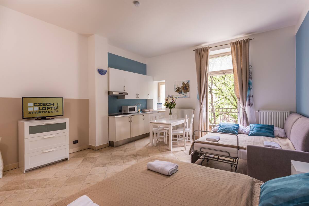 Gardenview Central Apartment with Balcony