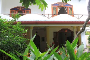 スーペリア アパートメント 2 ベッドルーム 2 バスルーム ガーデンビュー | エジプト綿のシーツ、高級寝具、客室ごとに異なる装飾、客室ごとに異なるインテリア