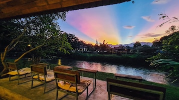 Área de estar no saguão