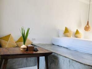 Hypo-allergenic bedding, blackout drapes, free WiFi, bed sheets - Canary Guesthouse (Pai)